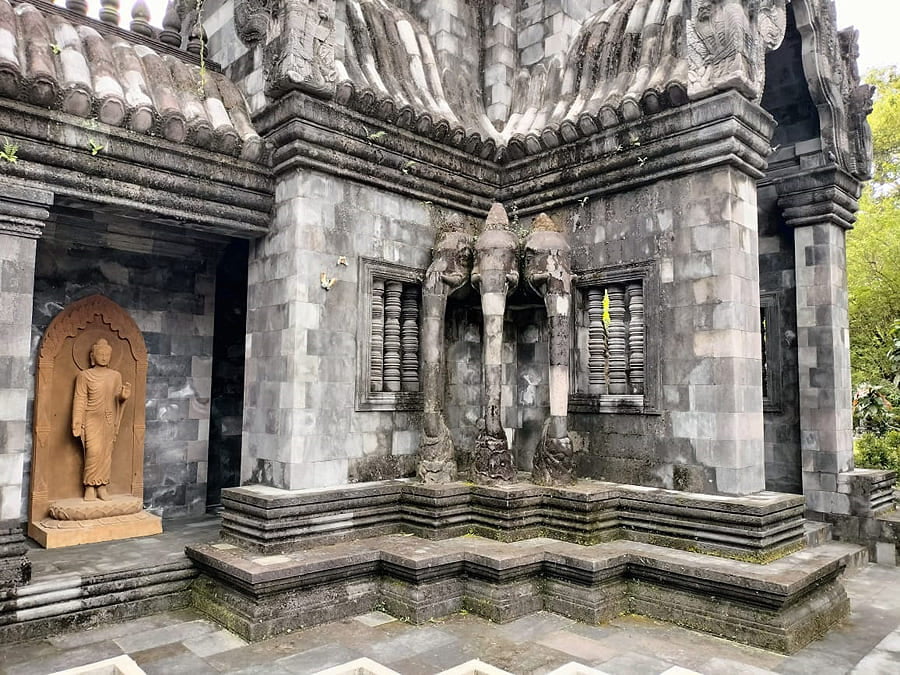 Mendut Buddhist Monastery - Yogyaku-tercinta