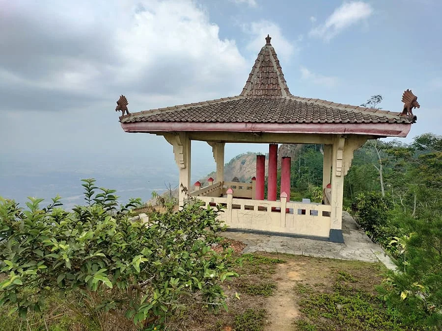 Puncak Sariloyo - Yogyaku-tercinta