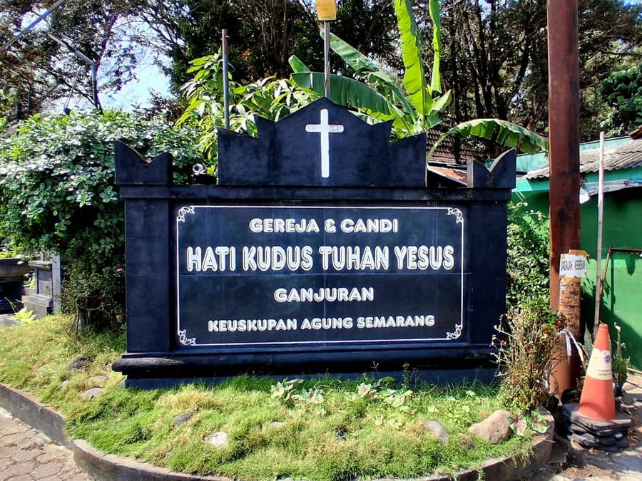 Gereja Hati Kudus Tuhan Yesus - Yogyaku-tercinta