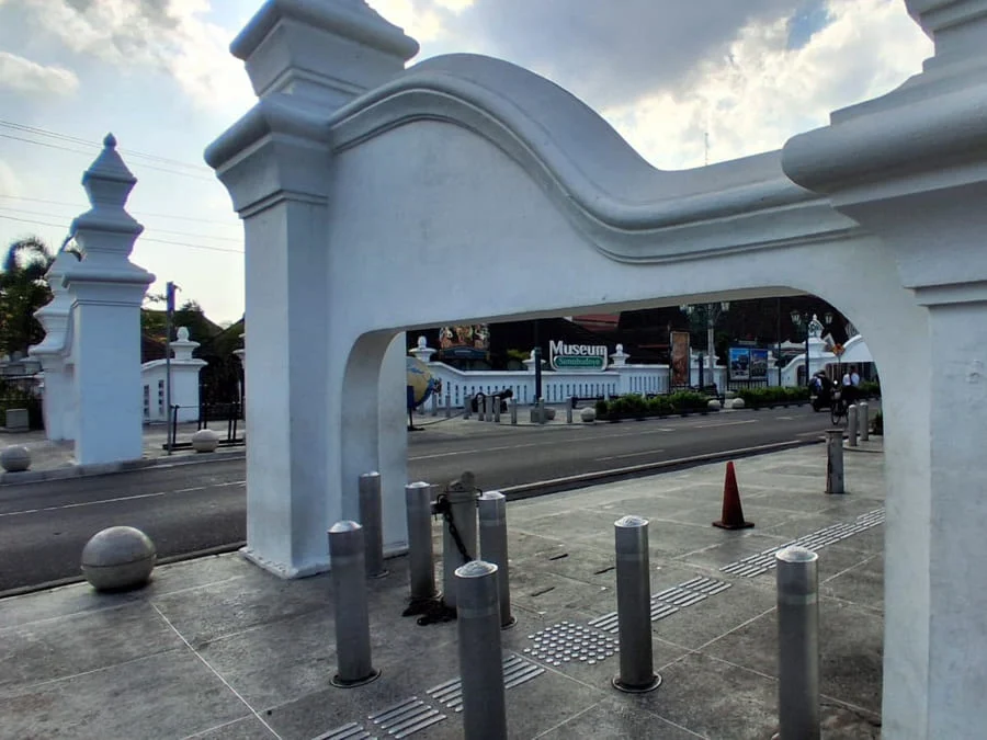 Gapura Pangurakan, Yogyakarta - Yogyaku-tercinta