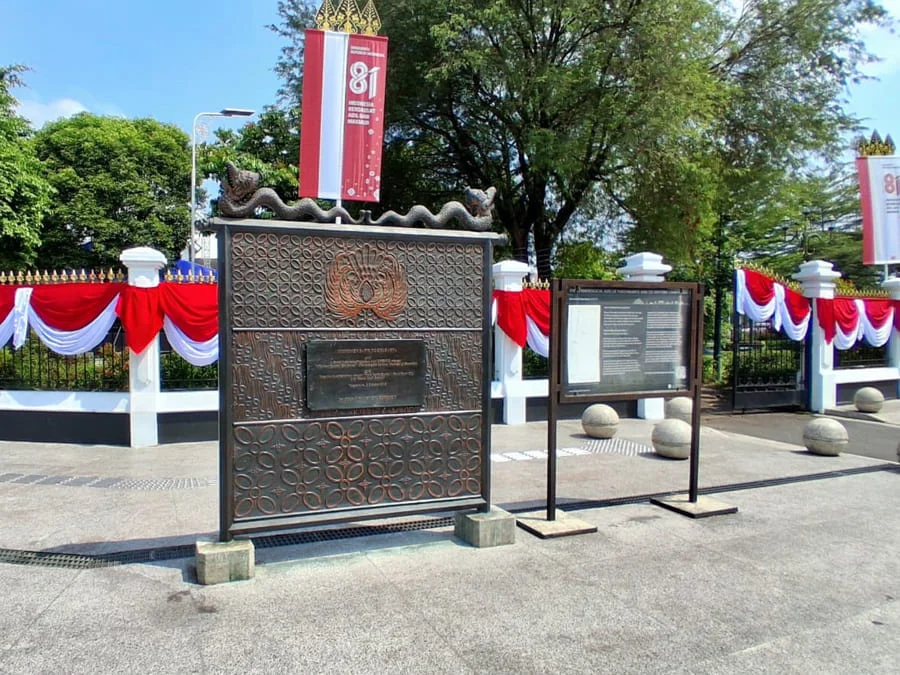 Monumen Batik Yogyakarta - Yogyaku-tercinta