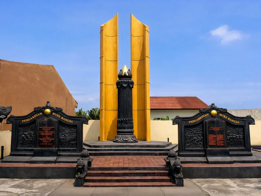 Tugu Bambu Runcing - Yogyaku-tercinta
