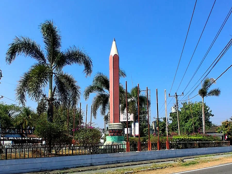Tugu Pensil - Yogyaku-tercinta
